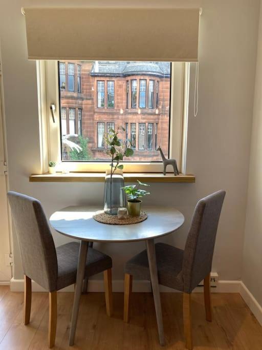 Rustic Top Floor West End Pad With Balcony, Parking Next To Byers Road, Aston Lane, Glasgow Uni Apartment Exterior photo