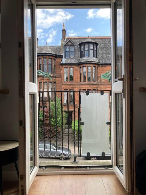 Rustic Top Floor West End Pad With Balcony, Parking Next To Byers Road, Aston Lane, Glasgow Uni Apartment Exterior photo